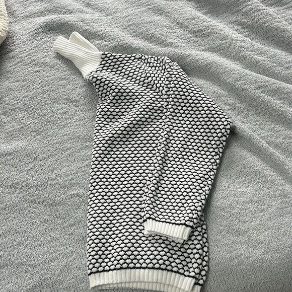 Women’s high neck 100% cotton sweater- pre loved and in great condition - Picture 3 of 8